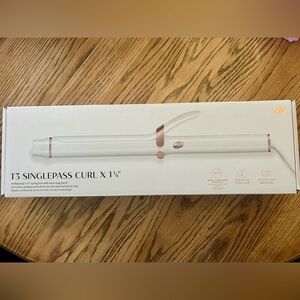 T3 SinglePass Curl 1.25 Inch in White and Rose Gold